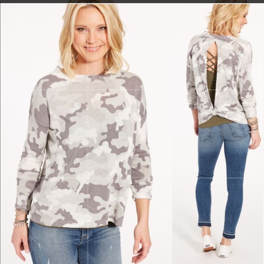 Evereve Jamison White/grey camo peekaboo sweater